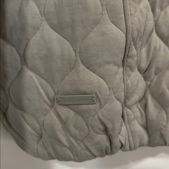 Lululemon quilted bomber jacket size 6 - Picture 4 of 4